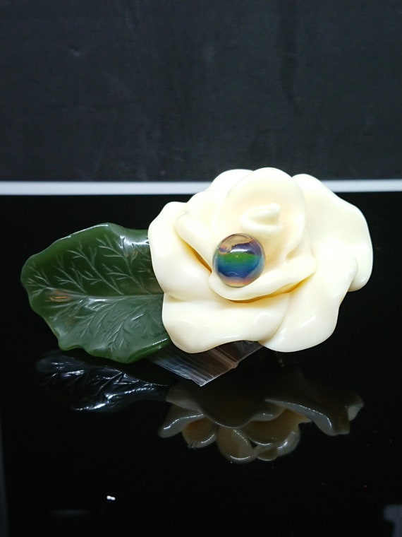 Beautiful Wendy Gell Lucite Gardenia Brooch with … - image 3