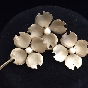 Vintage 1970s Floral Brooch in Brushed Metal