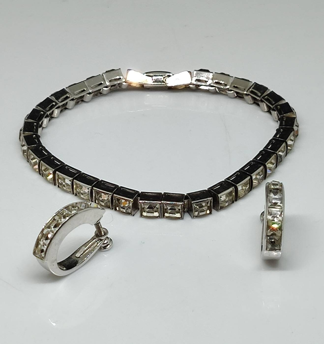 1050 Jewelry Designs: Antique, Primitive, Classic, Modern
