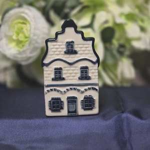 KLM Blue Delft house #1, 2004