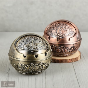 Vintage Embossed Metal Ashtray with Lid, Decorative Spherical Ashtray for Home & Office, Retro Sliding Lid Peacocks Cigarette Ashtray