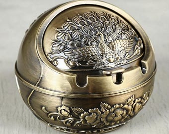 ヴィンテージ重厚な灰皿 ヴィンテージの琥珀色のガラス皿：重厚なタバコの灰皿、1970年代の装飾