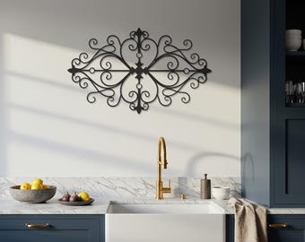 Elegante decoración de pared de metal con volutas, panel de hierro forjado vintage, arte de pared ornamentado para cocina, sala de estar o entrada, un toque clásico para el hogar.