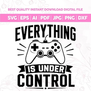 Può includere: Un design grafico nero che presenta un'icona di controller per videogiochi centrata tra il testo EVERYTHING e IS UNDER CONTROL. Il design include le etichette dei formati file SVG, EPS, AI, PDF, JPG, PNG e DXF in un banner rosa.