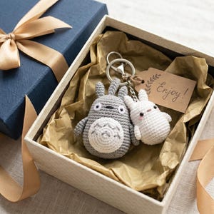 Schema per realizzare all'uncinetto Totoro e un peluche Chibi / Giocattolo Amigurumi Kawaii Anime (Download PDF)