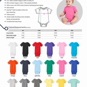 Op de afbeelding: Een babyromper met korte mouwen van ribstof, verkrijgbaar in achttien kleuren waaronder wit, zwart, rood, paars, roze, turquoise, oranje, marineblauw, lichtblauw, kelly, hotpink, koningsblauw, heather, graniet heather, antraciet, banaan, geel en chill.