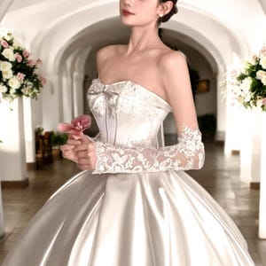 Strapless Satin Wedding Dress, Elegant Lace Bridal Gown, Off-Shoulder Ball Gown, Luxury Wedding Dress with Train,Bridal Gown for Wedding Day