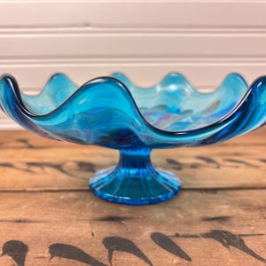 vintage glass bowl, le smith glass, mid century modern decor, blue pedestal bowl, ruffled glass bowl, retro home decor, mcm centerpiece, vintage candy dish, peacock blue glass, 1960s glassware, pressed glass, vintage gift idea, collectible glass bowl, footed compote
