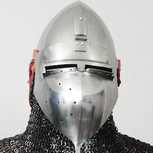 Capacete Bascinete Hounskull com Rosto de Porco Gótico, Armadura Medieval de Aço para Cavaleiro, Ideal para LARP e Cosplay.