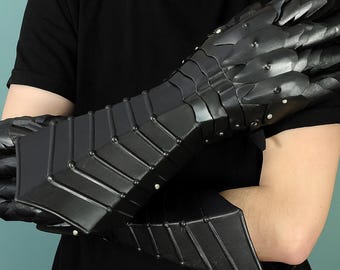 Gauntlets, Etched Medieval Black Armor Gloves Men's LARP, Cosplay Costume platearmor outfit