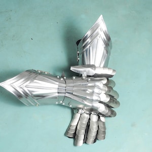 Medieval Knight Gauntlet Steel Gloves – Gothic Gauntlets Movable Fingers  Armor Set LARP, Cosplay Costume