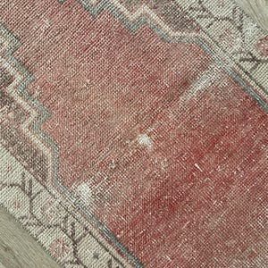 Gedempt tapijt 2 x 3, decoratief tapijt, klein vintage tapijt, Turks tapijt bleek, deurmattapijt, Oushak-tapijt, wollen tapijt, handgemaakt tapijt, vervaagd tapijt afbeelding 5