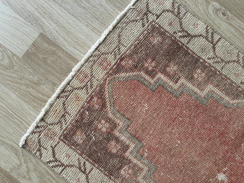 Gedempt tapijt 2 x 3, decoratief tapijt, klein vintage tapijt, Turks tapijt bleek, deurmattapijt, Oushak-tapijt, wollen tapijt, handgemaakt tapijt, vervaagd tapijt afbeelding 6