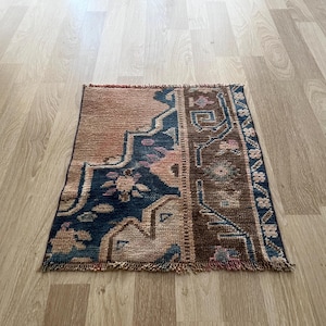 Small square rug, 2x2 Turkish rug mini, Vintage rug, Door mat rug, Tribal rug, Ethnic rug, Wool rug, Hand knotted rug, Decorative rug