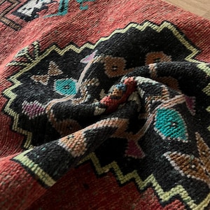 1 x 2 minitapijt, stamtapijt, klein tapijt, vintage tapijt, geometrisch tapijt, handgeknoopt tapijt, wollen tapijt, klein tapijt, handgemaakt tapijt, deurmattapijt, badtapijt