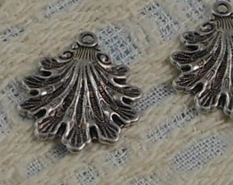 Antique Sterling Silver Plated Brass Filigree Shell Leaf Pendant (Qty 2) 17x16mm S-6703-R