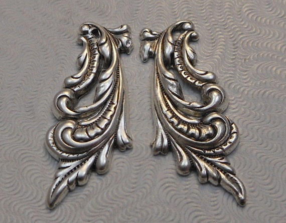 1 pc LuxeOrnaments Oxidized Brass Filigree Flower 2 Ring Pendant 37x21mm G-06831-B