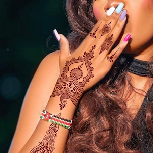 Elegant Traditional Henna Tattoo for Women – Intricate Temporary Mehndi Design for Hand – Ideal for Festivals, Weddings & Celebrations