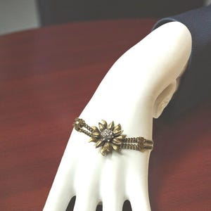 Vintage Fossil Antiqued Brass Sunflower Chain Bracelet With Crystal Accents & Button Closure