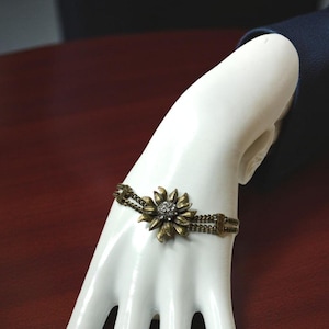 Vintage Fossil Antiqued Brass Sunflower Chain Bracelet With Crystal Accents & Button Closure