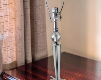 Vintage Lucite Sphere Accent Table Lamp a Classic Hollywood Regency Style.