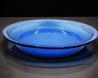 vintage pyrex 9" cobalt blue glass flat rimmed edge pie dish #209.