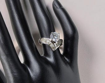 Vintage Ladies Solitair CZ with accent Baguettes Sterling 925 4.8g Ring Finger Size 6