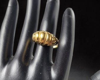 Vintage Chunky Scalloped Gold Tone Domed Statement Ring Size 5