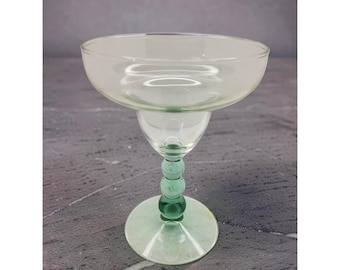 ヴィンテージ風ステムウェア、グリーンボールステム、クリアガラス製マルガリータグラス。