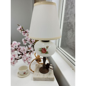 vintage 19540-1950s porcelain and brass hand painted floral accent table lamp.