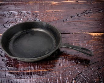 Vintage Heavy Cast Iron 2"Deep 10" Wide Seasoned Frying Pan