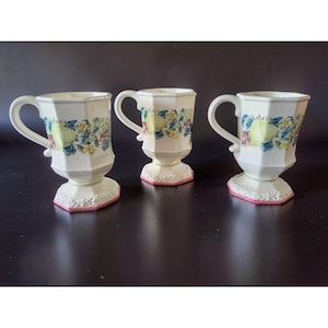 vintage Set of 3 avon sweet country harvest strawberry and blueberry design porcelain mugs.