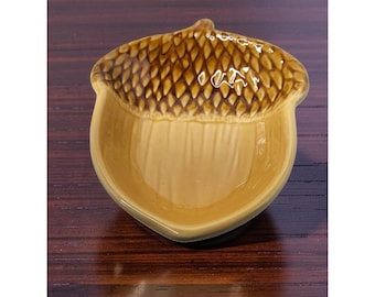 Vintage 1990s Harvest pattern Acorn shaped porcelain serving Bowl