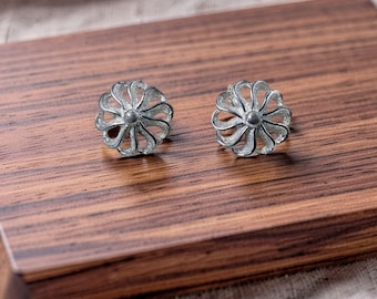 vintage 1970s iconic sarah coventry silver tone pinwheel clip on earrings