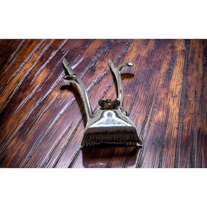 Vintage 1940's Manual Hand Held Hair Clippers and beard barber shop clippers