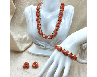 Vintage 1969's Signed Lisner Coral Thermoset and Gold Tone Matching Jewlery Set