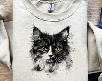 Boceto de gato, ojos dorados, pelaje esponjoso, cara frontal, dibujo a tinta, arte lineal, retrato de mascota, humor oscuro, estilo urbano, SVG, PNG, diseño de camiseta, sublimación, DTF