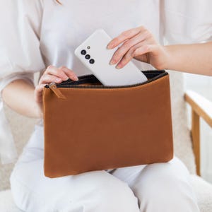 Leather zipper pouch large, Custom leather zipper pouch, Personalized leather pouch, Wristlet zipper pouch, Bridesmaid clutch bag