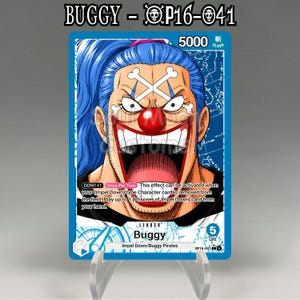Puede incluir: Una tarjeta coleccionable con Buggy de la serie Impel Down/Buggy Pirates. La tarjeta tiene un fondo azul con una ilustración de Buggy, un personaje parecido a un payaso con pelo azul, una nariz roja y una gran sonrisa. El texto de la tarjeta incluye "BUGGY - OP16-041" y "5000".