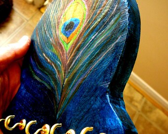 Llavero de plumas de pavo real pintado a mano, organizador de madera reciclada