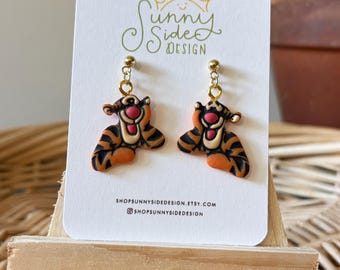 Pendientes colgantes de Tigger / Pendientes de Tigger inspirados en Winnie the Pooh / Joyería hecha a mano de arcilla polimérica / Lindos pendientes inspirados en Disney