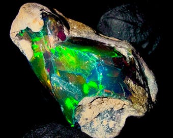 Etiopski czarny opal ognisty surowy | Naturalny kamień szlachetny do wyrobu biżuterii 20,50 ct, 27 x 16 x 12 mm
