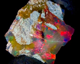 Etiopski czarny opal surowy, naturalny opal ognisty, nieobrobiony kamień szlachetny 20,50 ct 21x17x10 mm