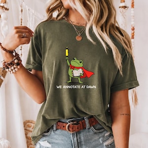 Rolig bokannotering groda t-shirt, litterär bokklubbspresent, engelsk litteraturlärare t-shirt, poesi akademisk t-shirt, söta bokkläder