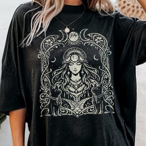 Hecate Goddess Witch Magic Crossroads Key | Pagan Goddess Shirt | Witchy Grunge Tee