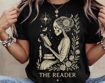 Bookish Buch-Liebhaber-T-Shirt Tarot-Karte Der Leser Booktok Bookstagram-Hemd, Literatur-Geschenk für das Lesen Fiction Witchy Dark Academia Fan Tee