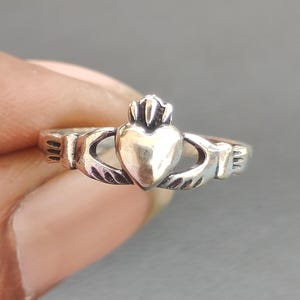 Claddagh-Herzring aus 925er Sterlingsilber, irischer Schmuck für Liebe, Treue und Freundschaft, keltisches Symbol