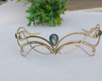 Tiara de corona de labradorita de latón: joyería artesanal para ocasiones especiales