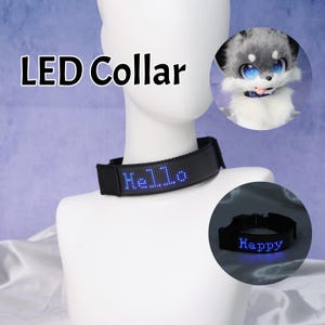 Puede incluir: Collar LED negro que muestra la palabra "Hello" en luz azul. El collar está sobre una cabeza de maniquí blanca. Una pequeña imagen muestra un perro de peluche con un collar similar. Las palabras "LED Collar" están en la parte superior izquierda.