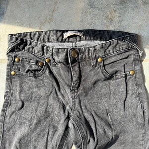 Vaqueros ajustados negros elásticos Y2K Free People, talla 27, tiro bajo, grunge, emo, indie imagen 3